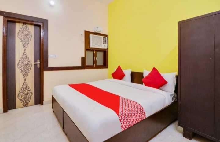 Hotel O Jas Inn Near Star Mall Гургаон Экстерьер фото
