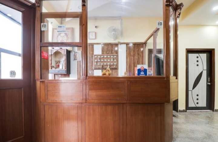 Hotel O Jas Inn Near Star Mall Гургаон Экстерьер фото