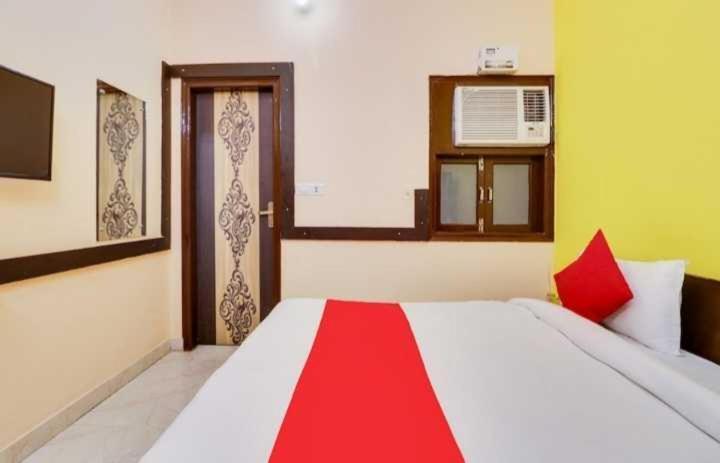 Hotel O Jas Inn Near Star Mall Гургаон Экстерьер фото