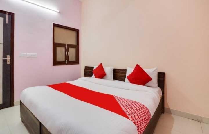 Hotel O Jas Inn Near Star Mall Гургаон Экстерьер фото